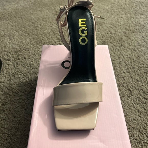 CRASHING LACE UP SQUARE TOE CUT OUT WEDGE HEEL IN NUDE PATENT size 6 - Picture 4 of 4